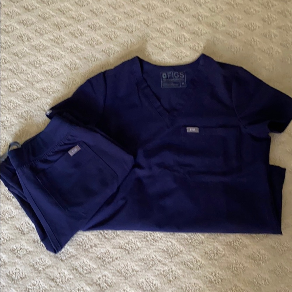 FIGS scrub set